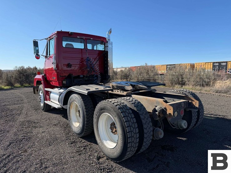 1986-freightliner-flc112-image-4
