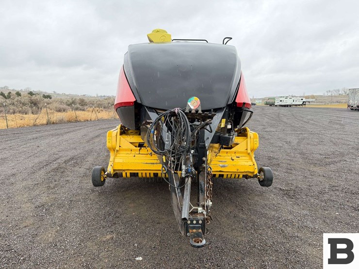 new-holland-340-image-8