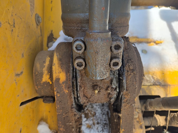 2016-deere-245g-lc-image-31