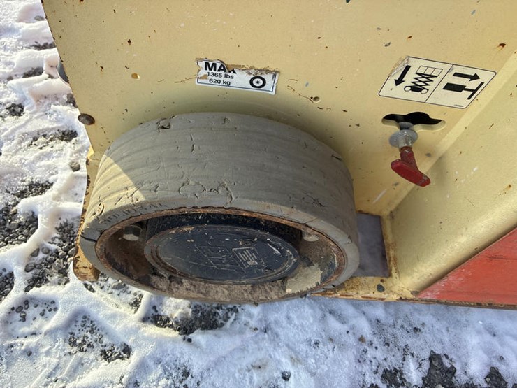 2016-jlg-1932es-image-23