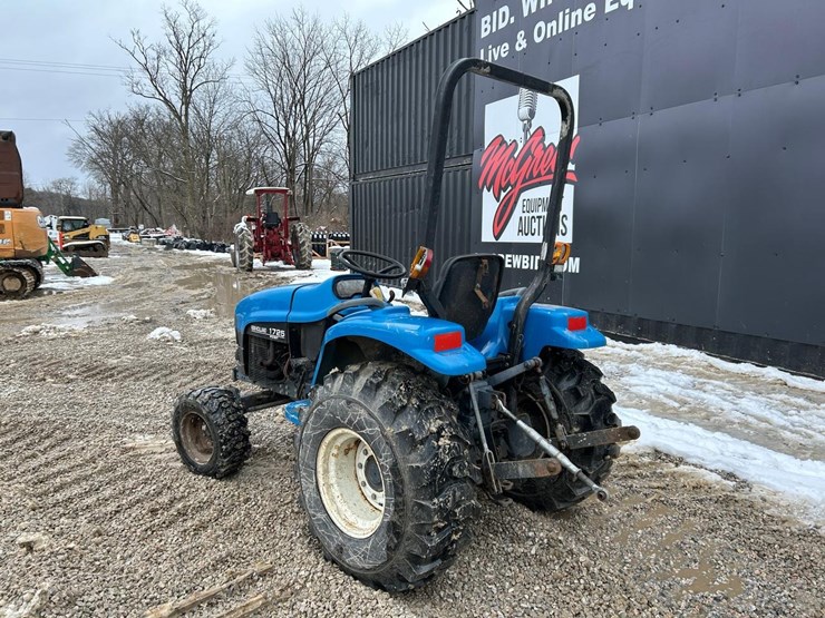 new-holland-1725-image-2