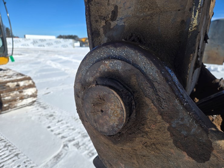 2016-deere-245g-lc-image-21