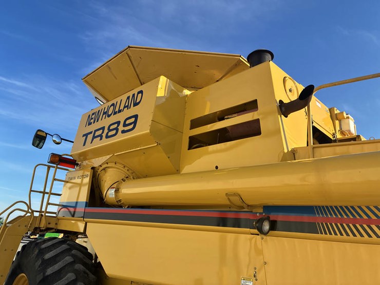 new-holland-tr89-image-22