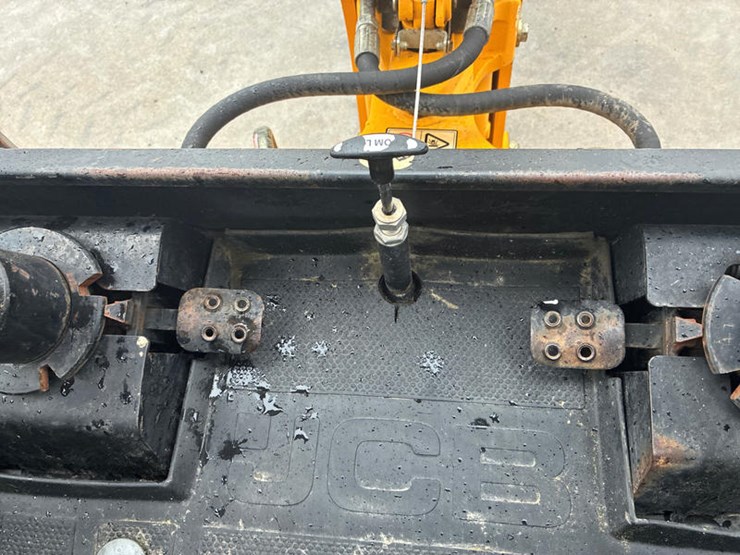 2019-jcb-3cx-image-77