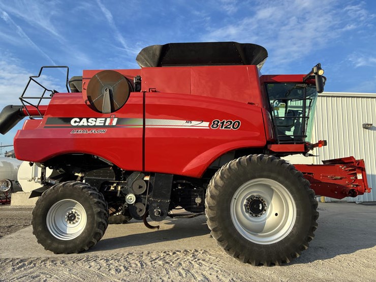 2010-case-ih-8120-image-4