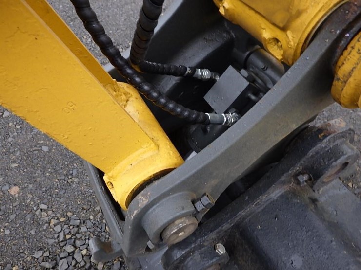 caterpillar-307.5-image-19