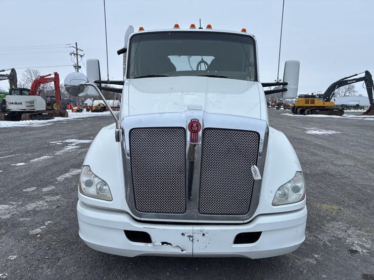 2016-kenworth-t680-image-10