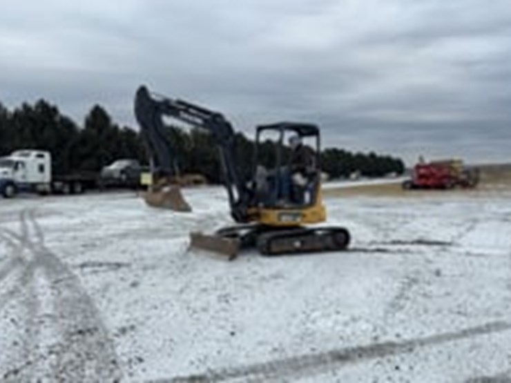 2017-deere-35g-image-44