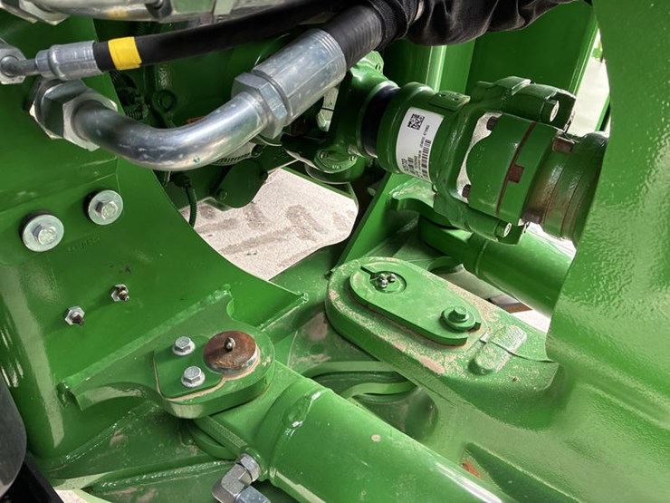 2025-john-deere-9r-590-image-38