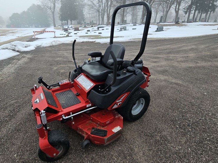 2022-ferris-is-600z-zero-turn-lawn-mower-image-1