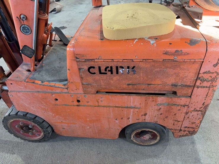 clark-forklift-image-8