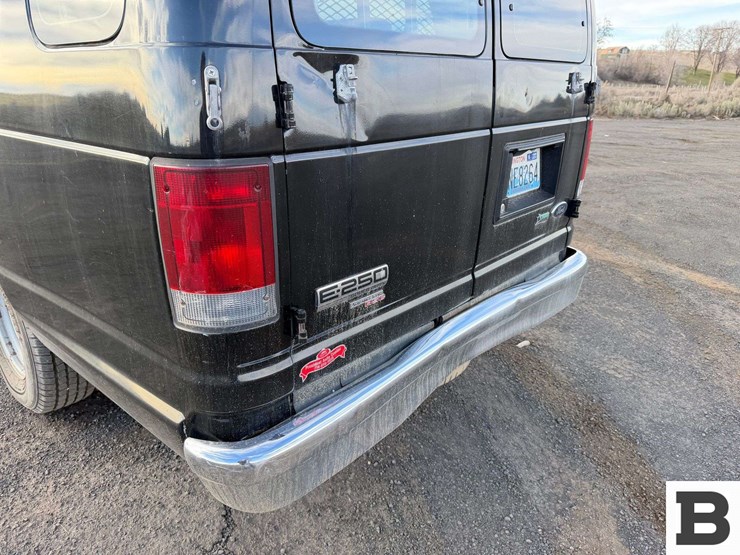 2014-ford-cargo-image-15