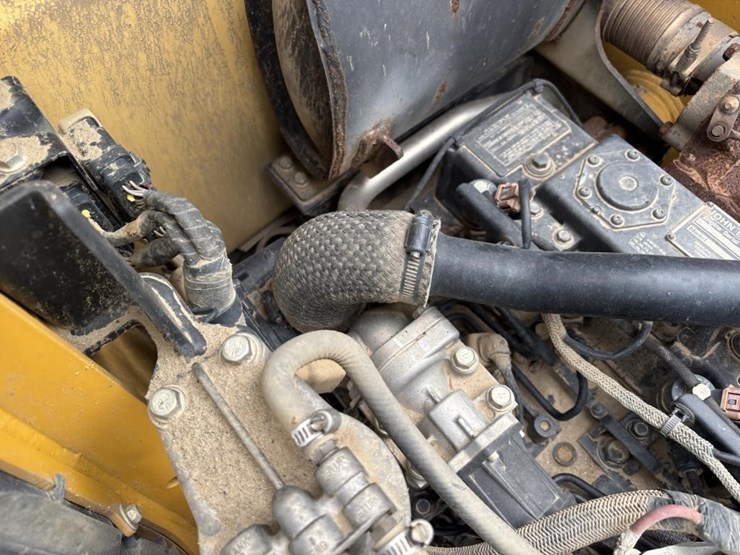 2018-deere-210lep-image-30