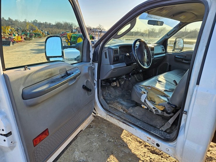 2003-ford-f550-image-17