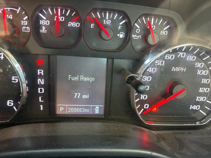 2017-chevrolet-silverado-2500hd-image-16