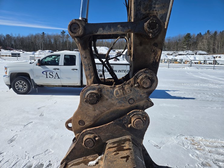 2016-deere-245g-lc-image-14