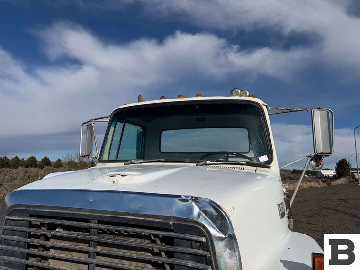 1985-ford-8000-image-9