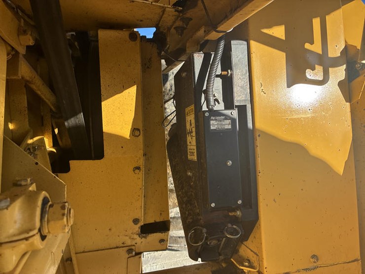 new-holland-tr89-image-71