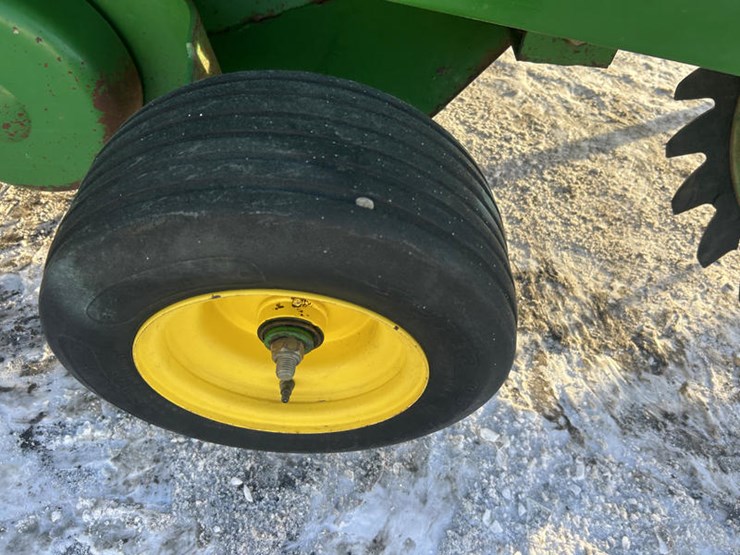 1999-john-deere-566-image-28