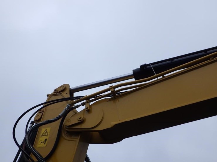 caterpillar-307.5-image-14