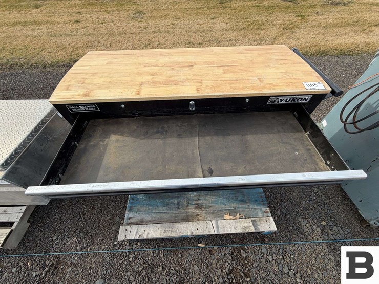 46"-9-drawer-mobile-workbench-image-3