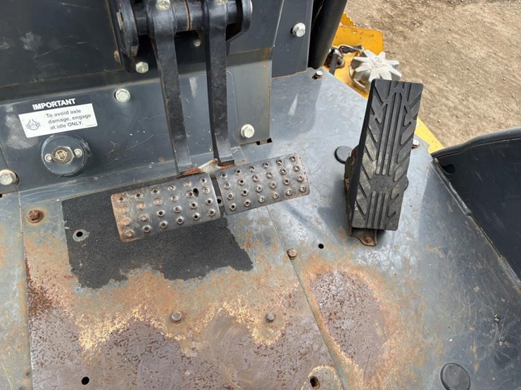 2017-deere-210lep-image-18