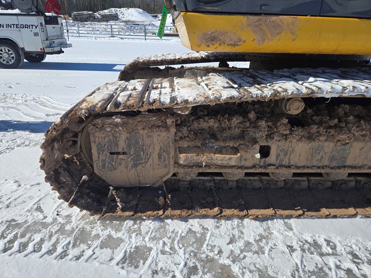 2016-deere-245g-lc-image-72