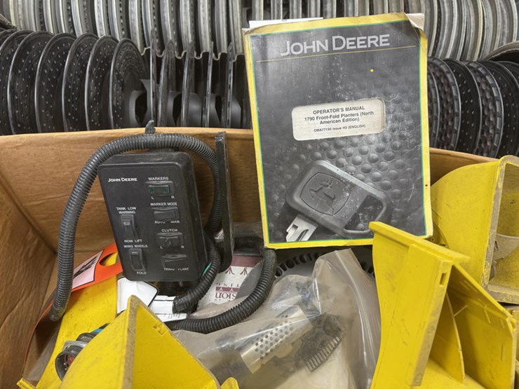 2004-john-deere-1790-image-22