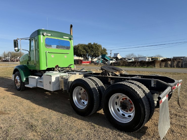 2021-peterbilt-367-image-7