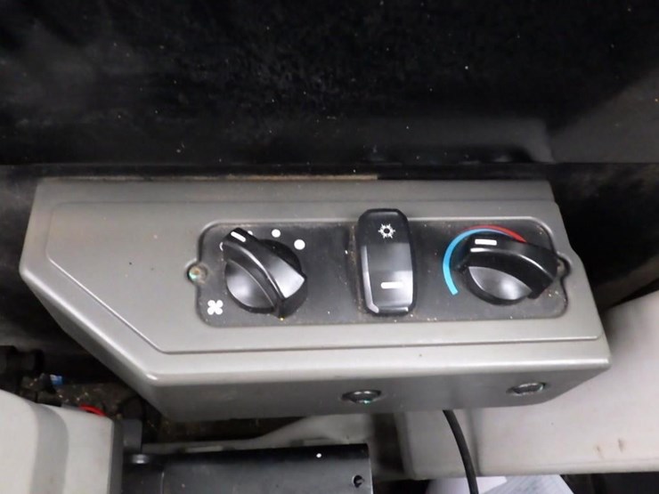 caterpillar-305.5-image-39