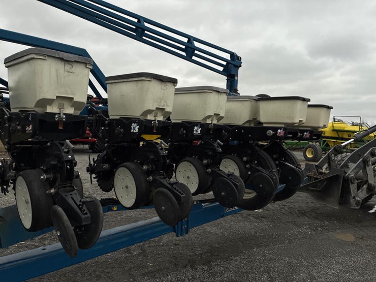 2010-kinze-3600-image-65