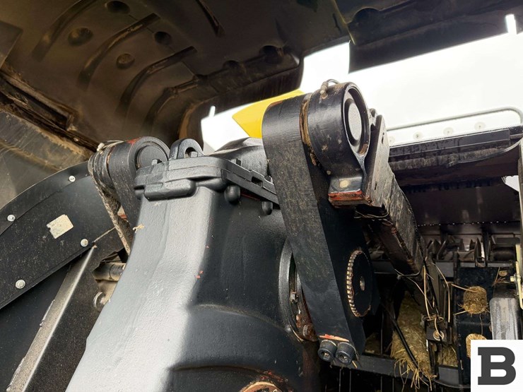 new-holland-340-image-19