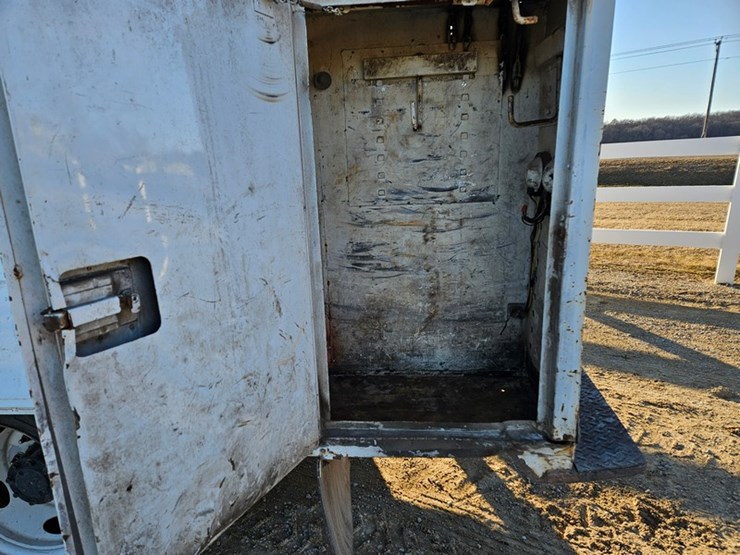 2003-ford-f550-image-15