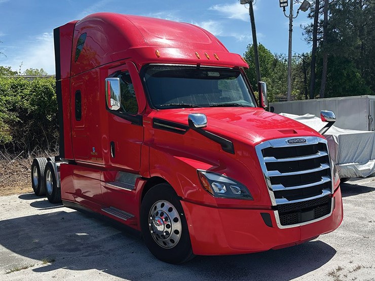 2023-freightliner-cascadia-126-image-2
