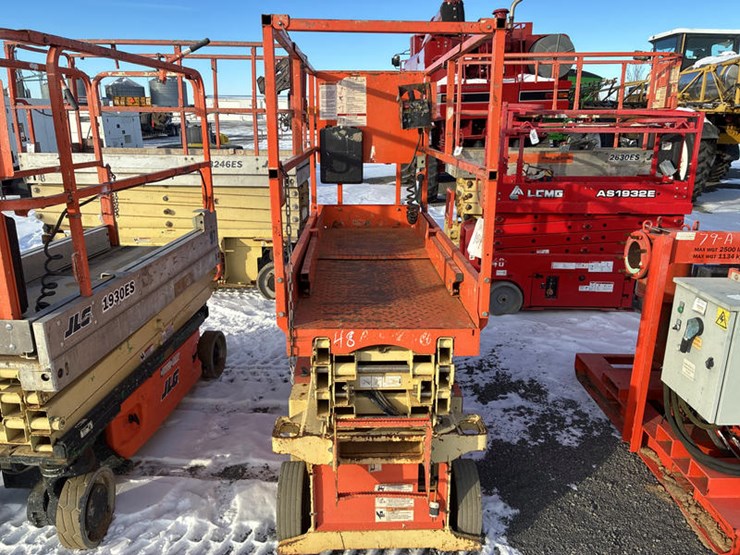 2016-jlg-1932es-image-3