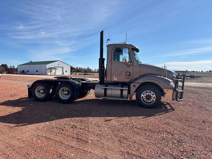 2009-freightliner-columbia-120-image-5