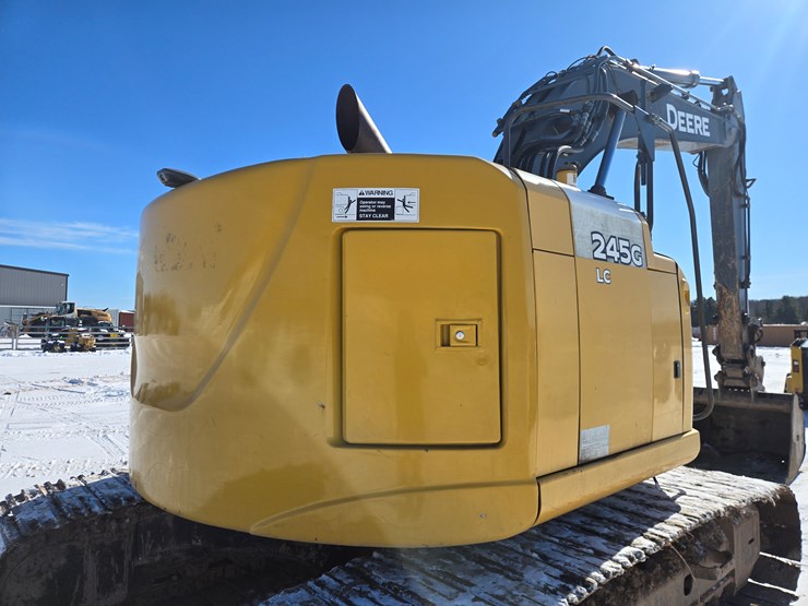 2016-deere-245g-lc-image-35