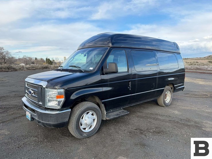 2014-ford-cargo-image-1