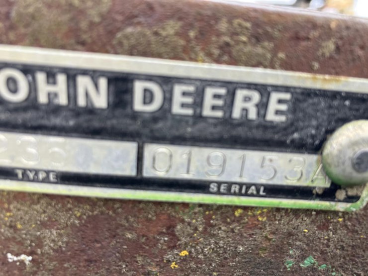 john-deere-235-image-9