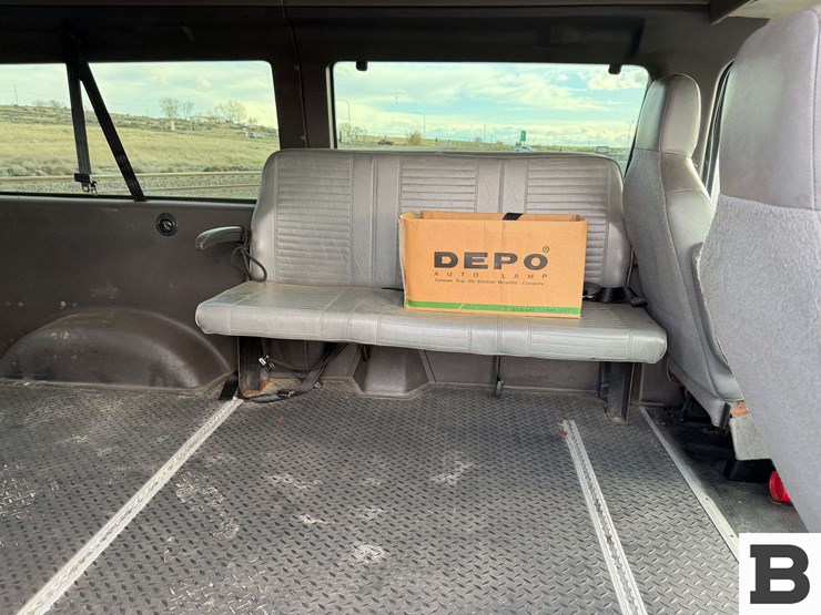 2014-ford-cargo-image-24