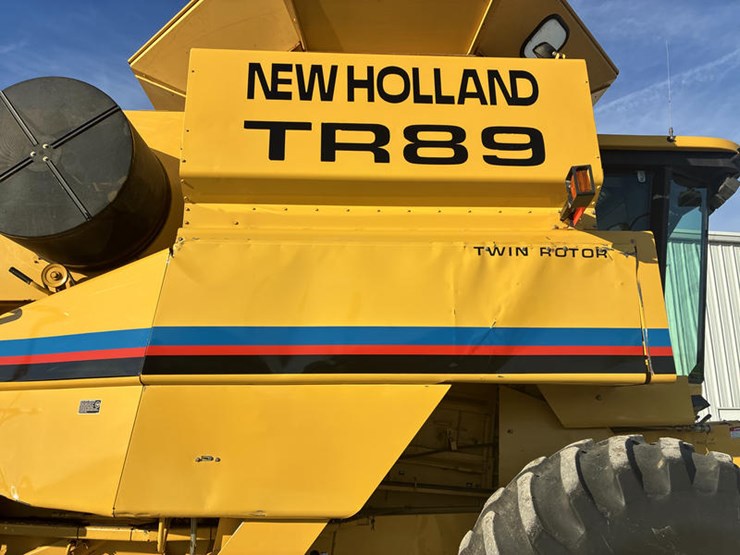 new-holland-tr89-image-13