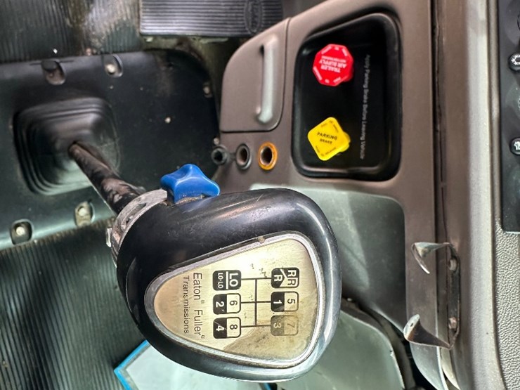 2013-peterbilt-367-image-14