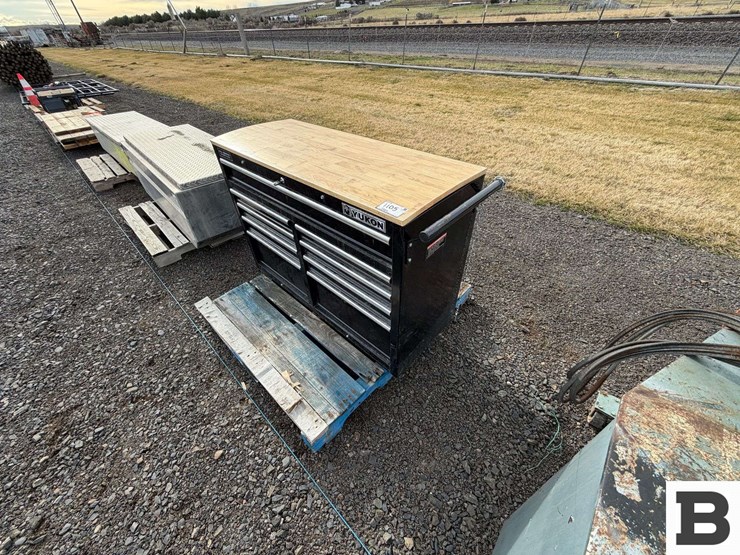 46"-9-drawer-mobile-workbench-image-2