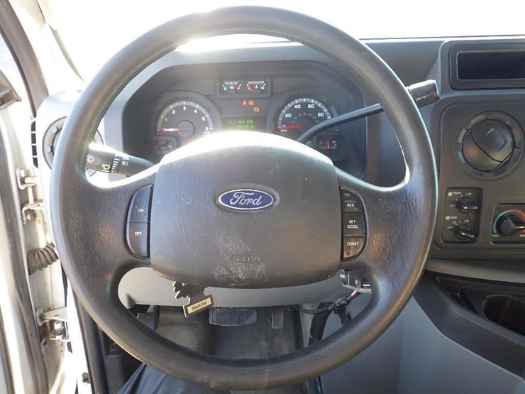 2011-ford-e350-image-21