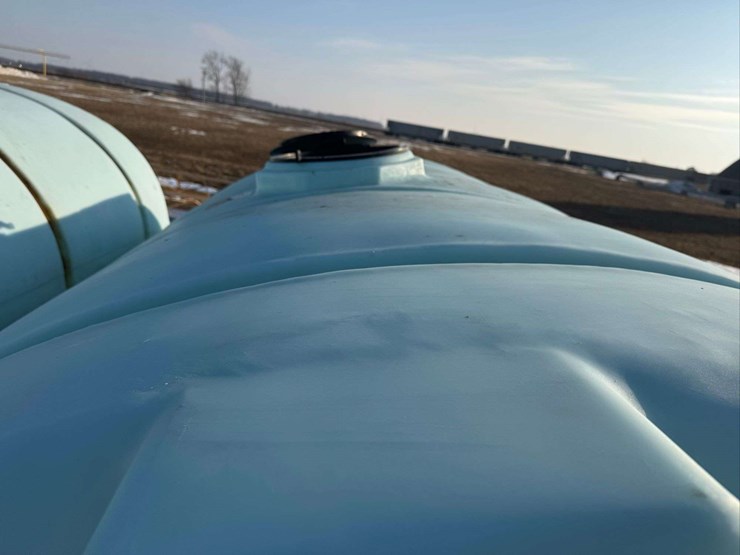 2610-gallon-center-drain-tank-poly-tank-image-5