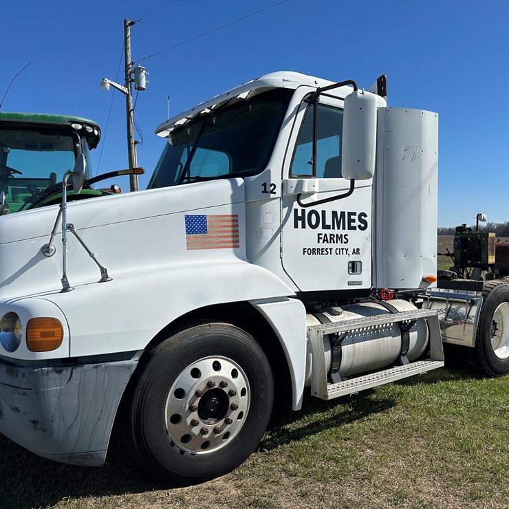 #40057 • 2001 Freightliner Century Classic S/T T/A Daycab Truck Tractor 1FUJBBBG41LH91794