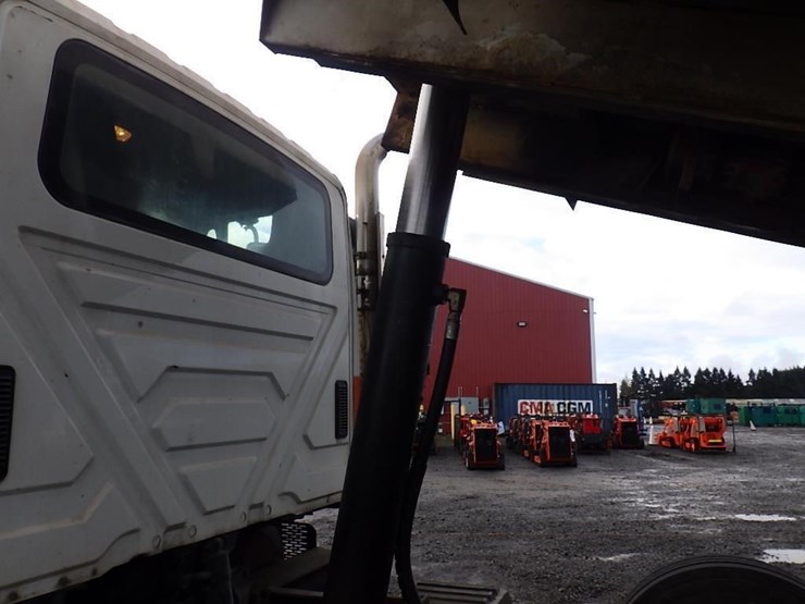 2007-international-7600-image-45