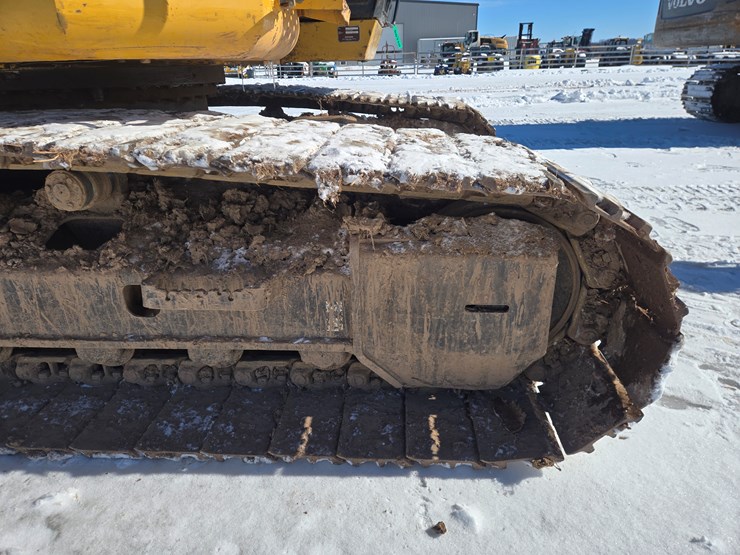 2016-deere-245g-lc-image-78