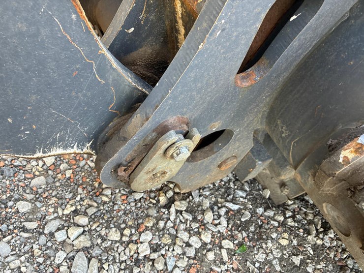 2011-deere-544k-image-13