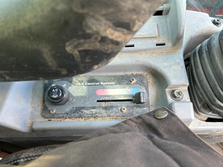 2021-kubota-svl97-2-image-25